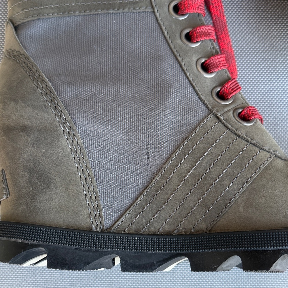 Sorel Lexie Women's Gray and Red Lace-Up Boots - Picture 9 of 11